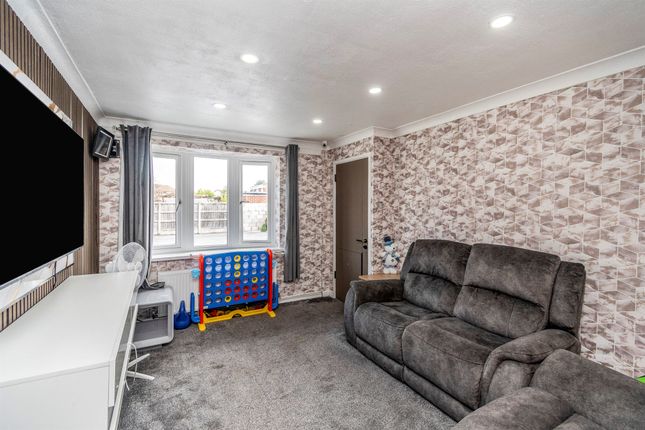 15, Ewhurst Close, Willenhall photo 4