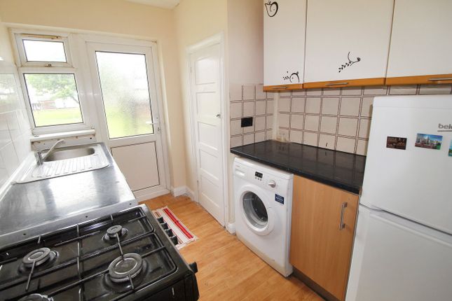 19 Queens Court, Kenton Lane, HARROW photo 3