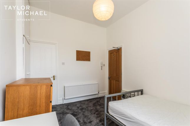 Room 4, 14, Bedford Square, Brighton photo 5