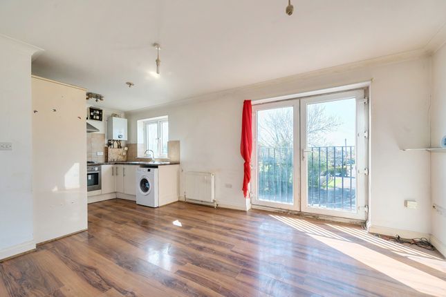Flat 9, Bina Court, 2, Rickmansworth Road, Northwood photo 4