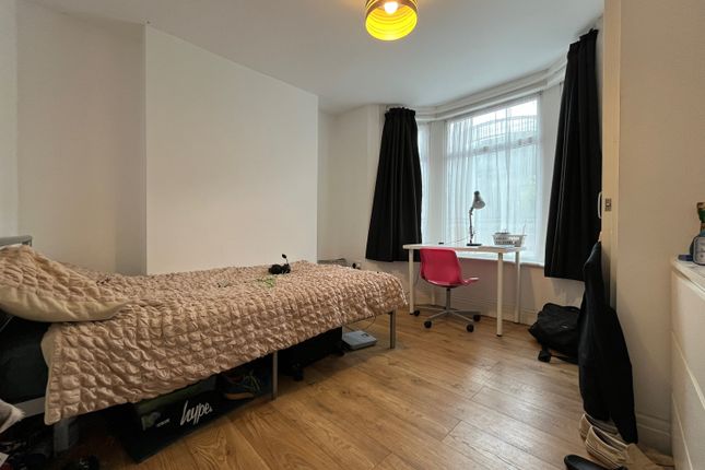 92, Maindy Road, Cardiff photo 3