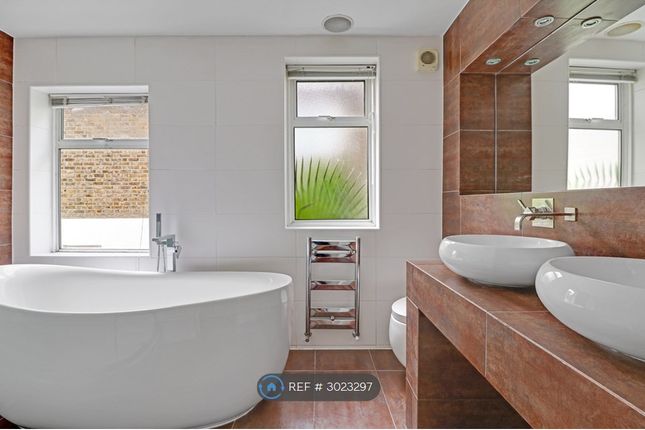 59, Priolo Road, London photo 3