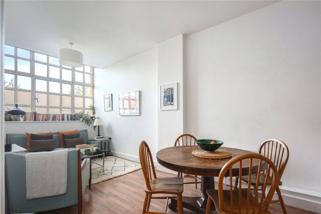 Flat 2, 16, Furrow Lane, London photo 2