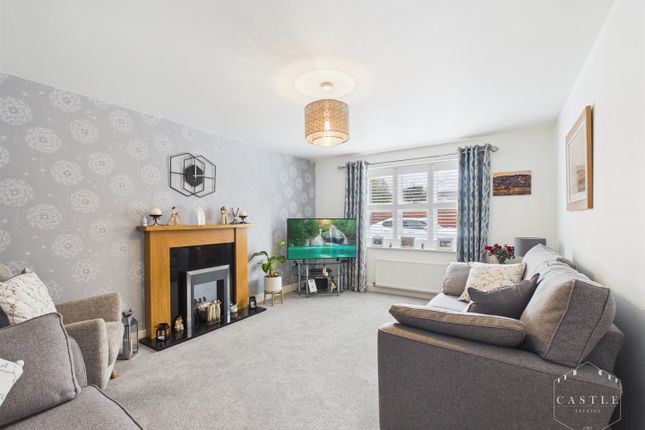 27, Frezenberg Close, Burbage photo 3