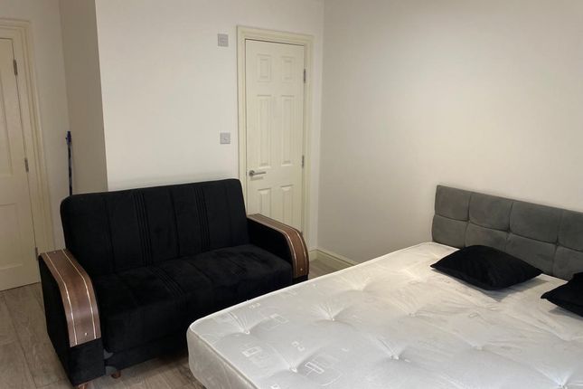Flat 7, 45 High Street Croydon, London photo 4