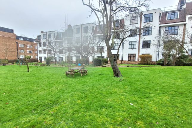 Flat to rent in Colney Hatch Lane, London