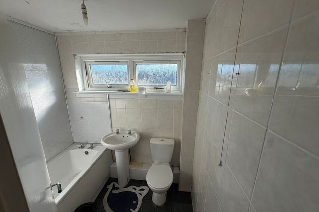 87, Spruce Road, Glasgow photo 4