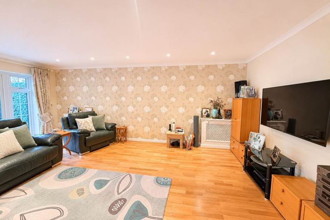 Sheraton Close, Borehamwood photo 3