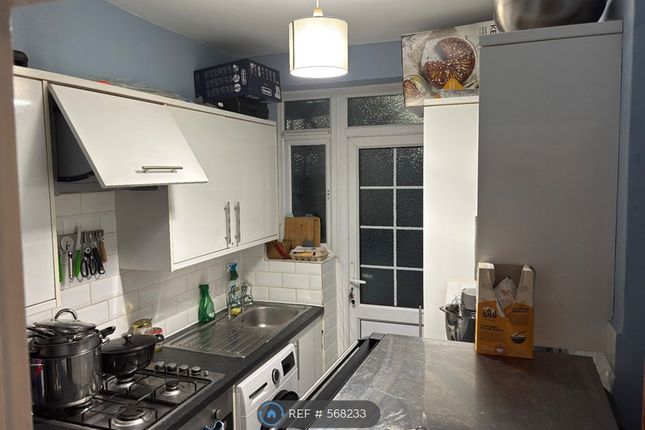 Flat, Orford Court Elmcourt Road, London photo 3