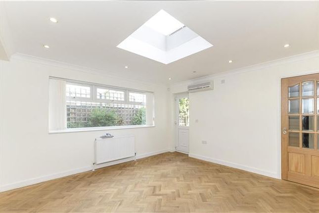 Town house to rent in Middle Field, London