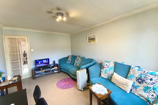 Flat for sale in Linwood Crescent, Enfield