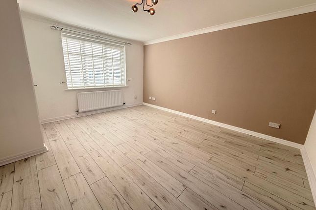 7 Linwood Grove, Prescot photo 2