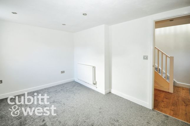 Coach House Mews, 14e, East Street, Havant photo 4