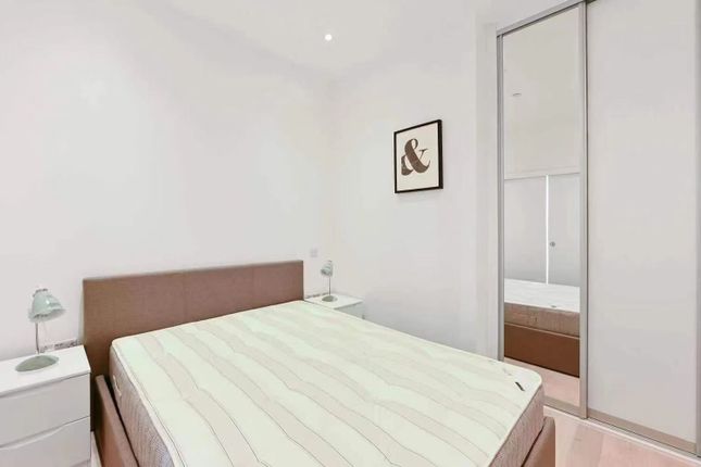 1-bed flat on Flat 288, Apt Parkview, Brentford, £300,000
