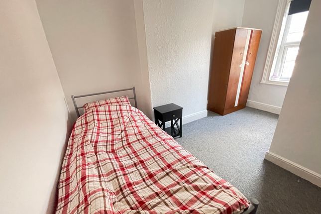 15 Royal Avenue, Doncaster photo 5