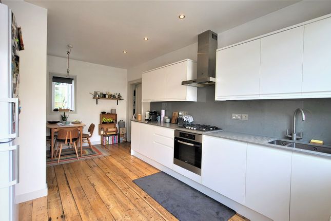 55b Mitcham Park, Mitcham photo 4