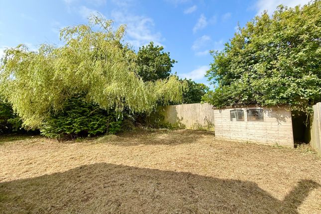 50, Four Acres Estate, Great Yarmouth photo 2