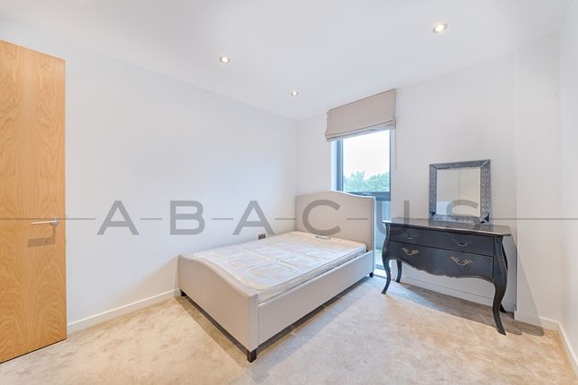 Duplex to rent in The Cascades, Finchley Road, Hampstead