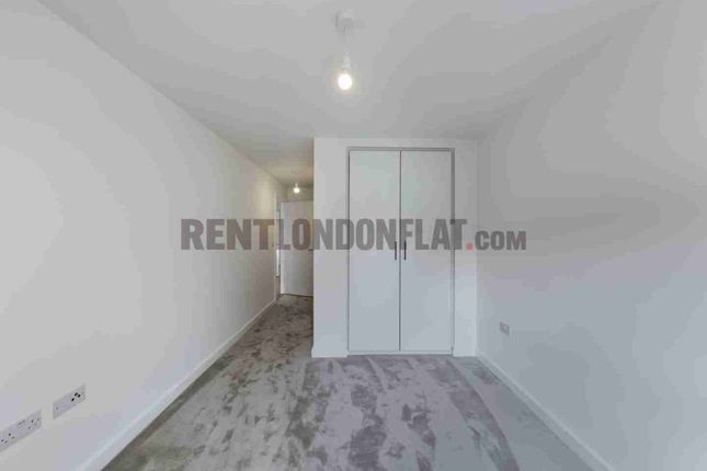 Commander Avenue, Colindale photo 3