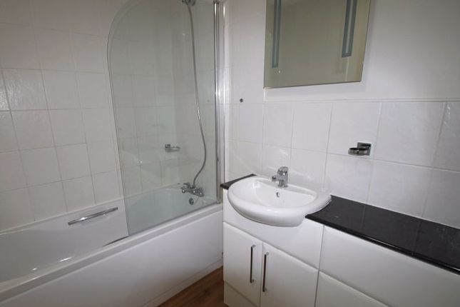 Flat to rent in Queens Road, High Wycombe