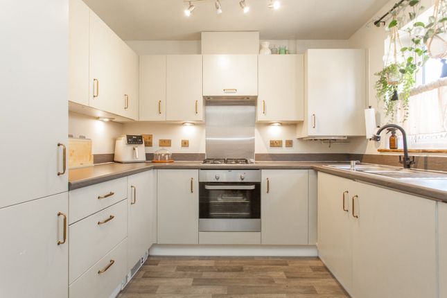 9, Loganberry Drive, Kent photo 3
