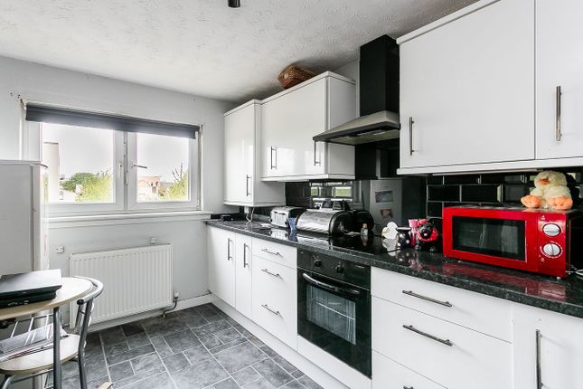 4/14, Calder Grove, Edinburgh photo 4