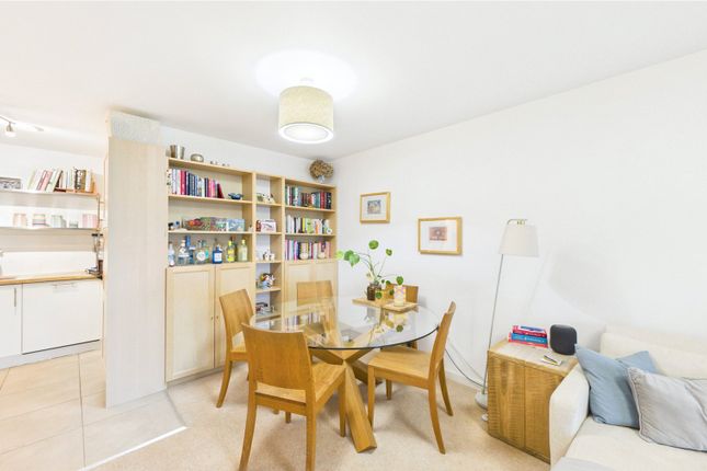 112, Wingate Square, London photo 3