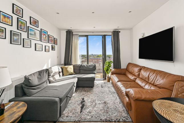 Flat 118, London photo 3