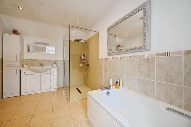 4-bed house on 7, The Ostlers, Lymington, £510,000