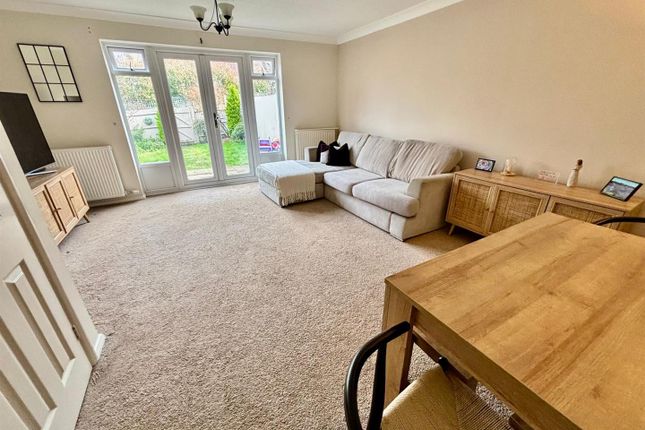 11, Alsford Close, Lightwater photo 4