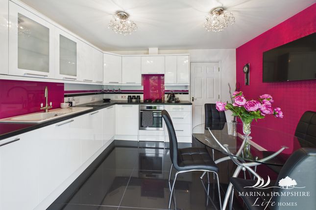 22, Tintagel Way, Portsmouth photo 3