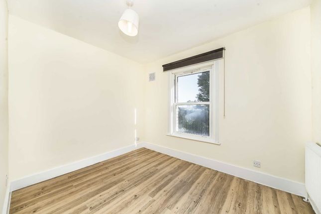 93B, Heathwood Gardens, Charlton photo 5