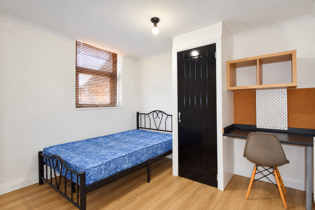 Rhymney Street, Cardiff photo 4