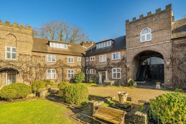 2-bed maisonette on 2A Tudor Court, Castle Way, Hanworth, £365,000