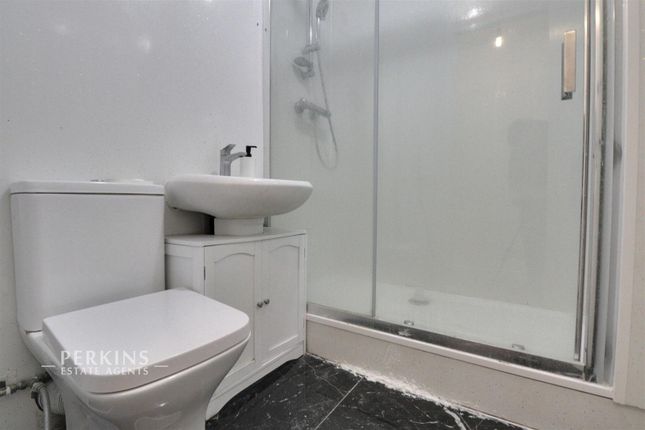 11, Nicholas Close, Greenford photo 4