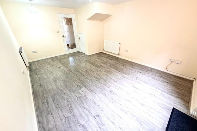 24, Vulcan Close, Beckton photo 2