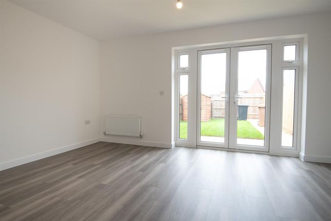 15 Blackthorn Grove, Wellingborough photo 5