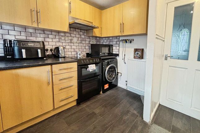 15, Lochy Road, Bradford photo 4