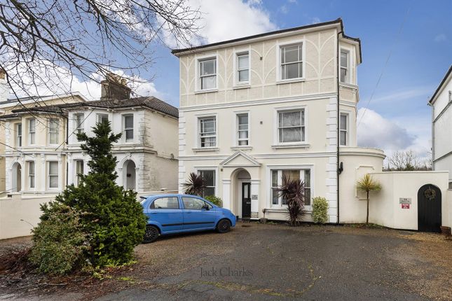 Flat 10, 58 Upper Grosvenor Rd, Tn1 2Bh 001.Jpg