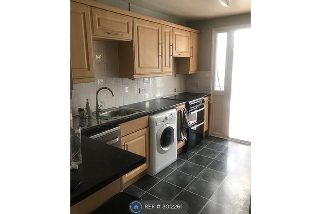 Crossman Court Broadfield, Crawley photo 4