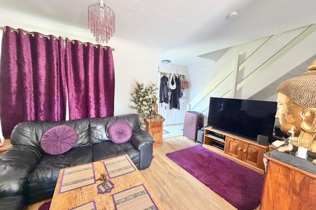 7, Maple Court, FROME photo 2