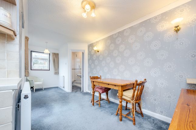 26, Gorsewood Road, Woking photo 4
