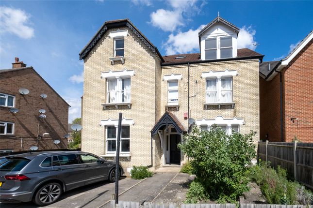 Flat to rent in Oakdale Road, Streatham, Lambeth, London