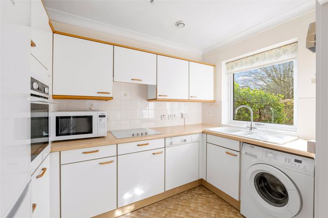 17 Ashfields,, Alma Road, Surrey photo 4