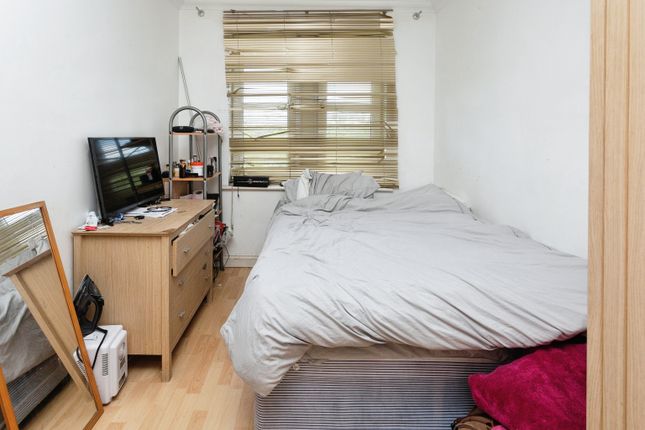 Flat for sale in North Row, Milton Keynes, Buckinghamshire