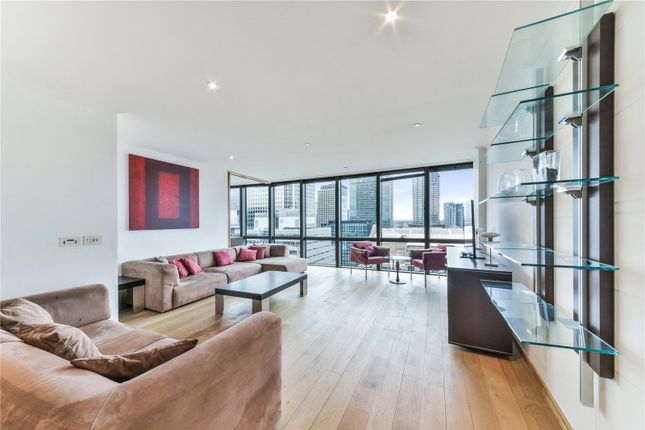 Thumbnail Flat to rent in No1 West India Quay, 26 Hertsmere Road, London