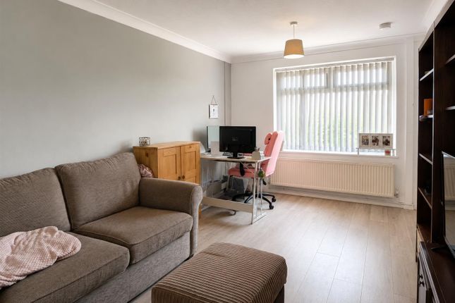 17, Phoenix Avenue, Nottingham photo 5