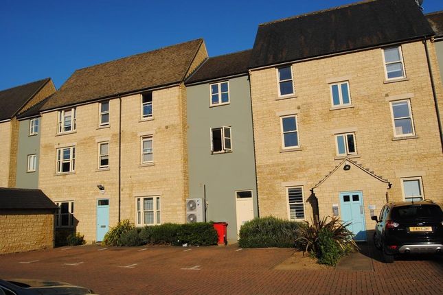2 bed flat to rent in Mill Walk, Witney, Oxon OX28