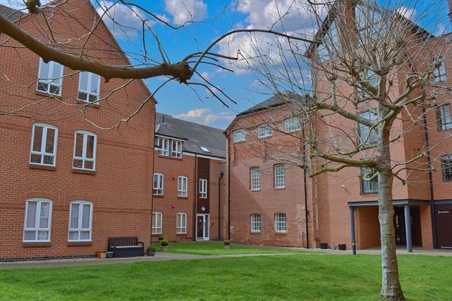 Flat for sale in 64 The Courtyard, Castle Brewery, Newark, Nottinghamshire
