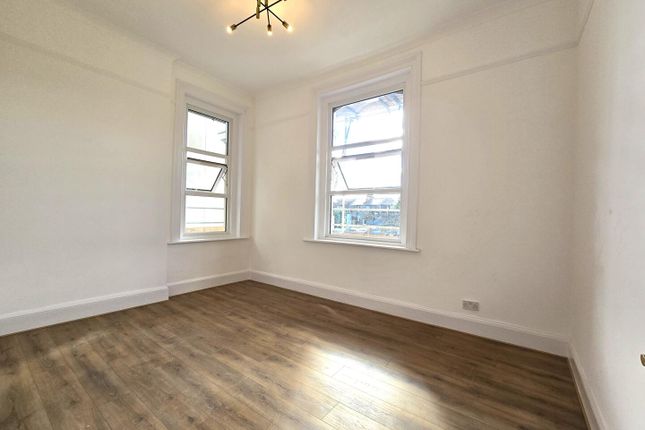 118, High Road, London photo 5